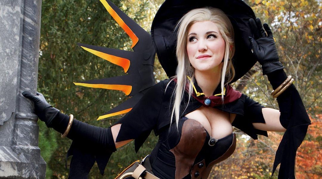 GR Pick: Overwatch Cosplayer Dresses as Halloween Mercy